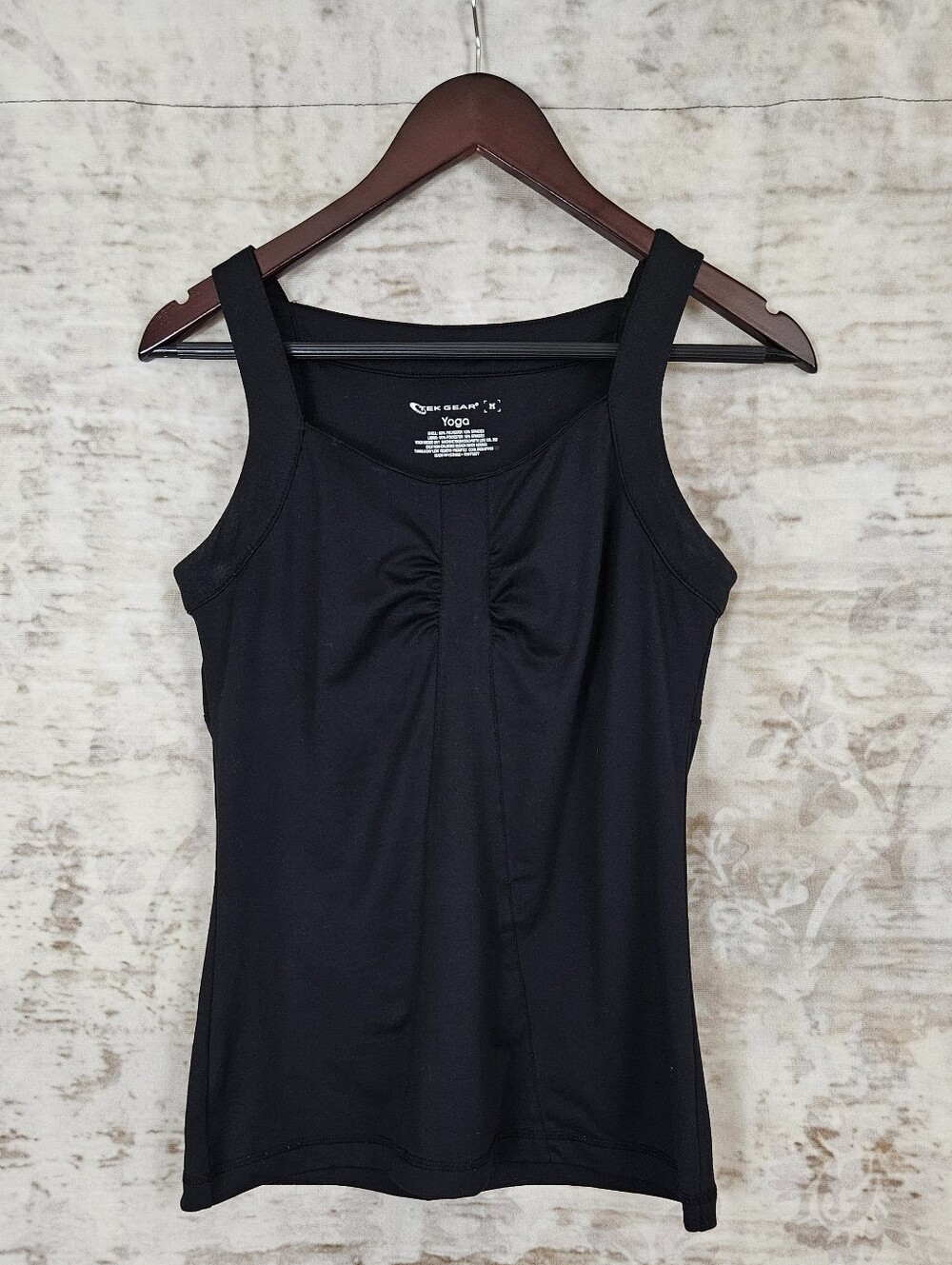 Tek Gear Yoga Womens M Athletic Tank Top Built In Bra Black Activewear